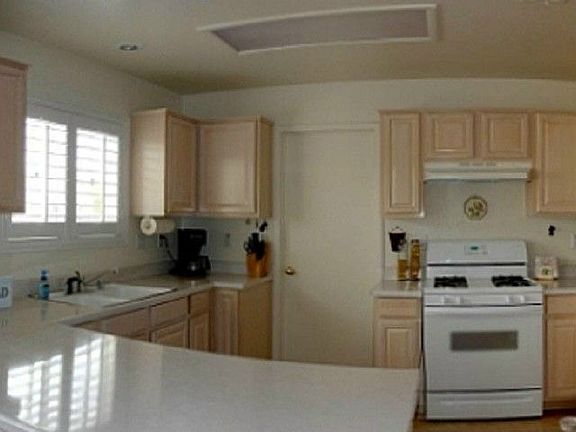 Kitchen has plenty of space and it has been kept in excellent condition