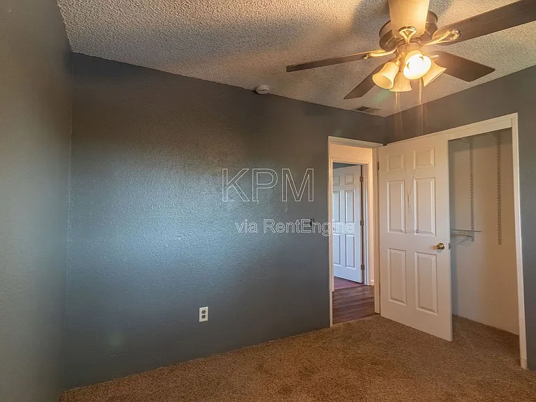 420 E Hampton St #A — Photo 13