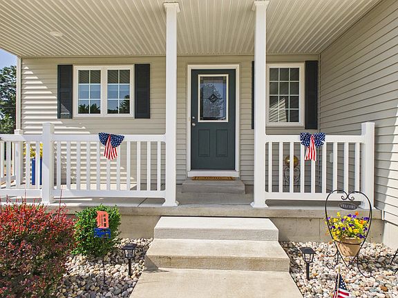 4th image of 1421 E Addison Way