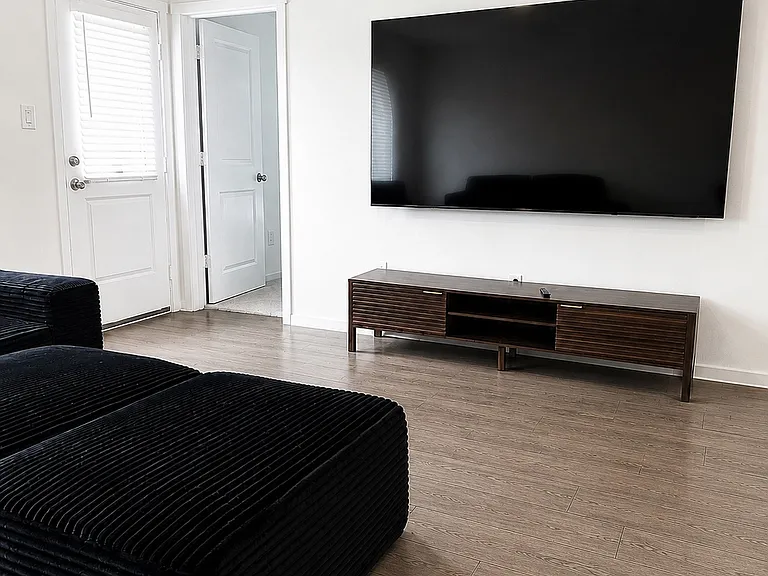 1527 Tiptop Mdw — Photo 5