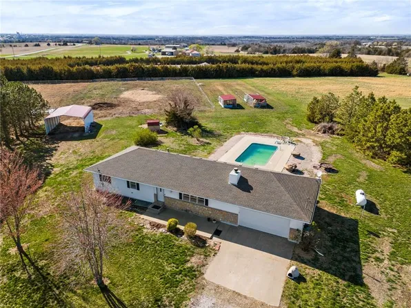 25615 NW Meade Rd, Garnett, KS 66032