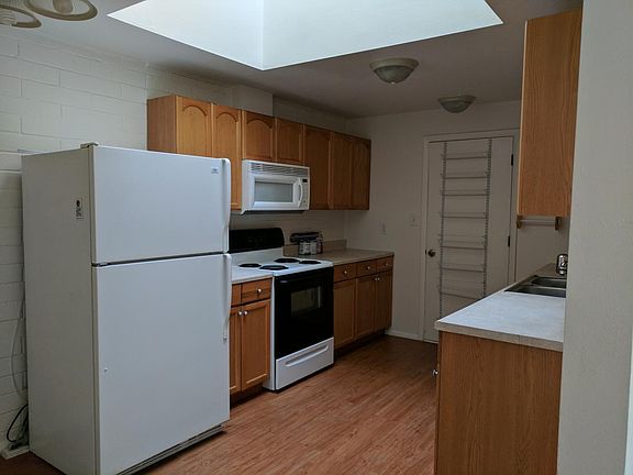 All appliances, skylight in kitchen