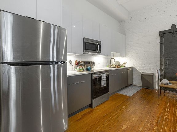 3rd image of 1850 N Hope St #105A