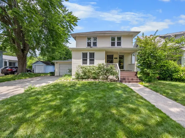 1471 Kensington Dr, Ann Arbor, MI 48104