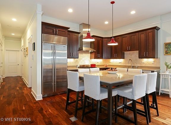 3rd image of 639 W Briar Pl APT 3W