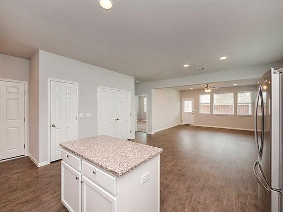 5th image of 209 Michaelis Dr