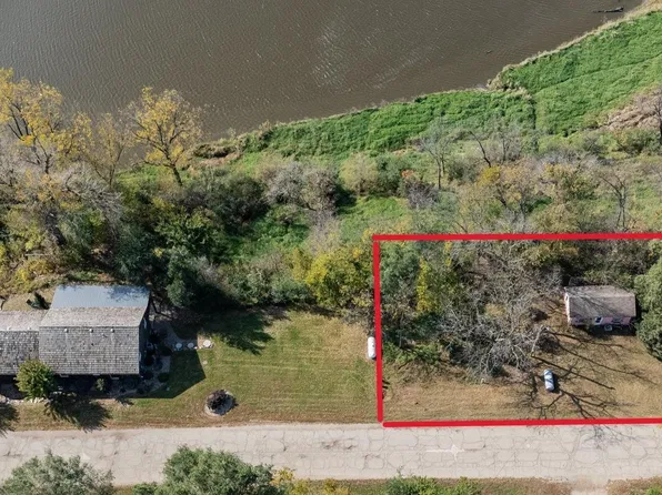 1817 Ashley Ave, Larchwood, IA 51241