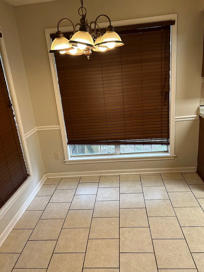 1306 Medallion Cir — Photo 4
