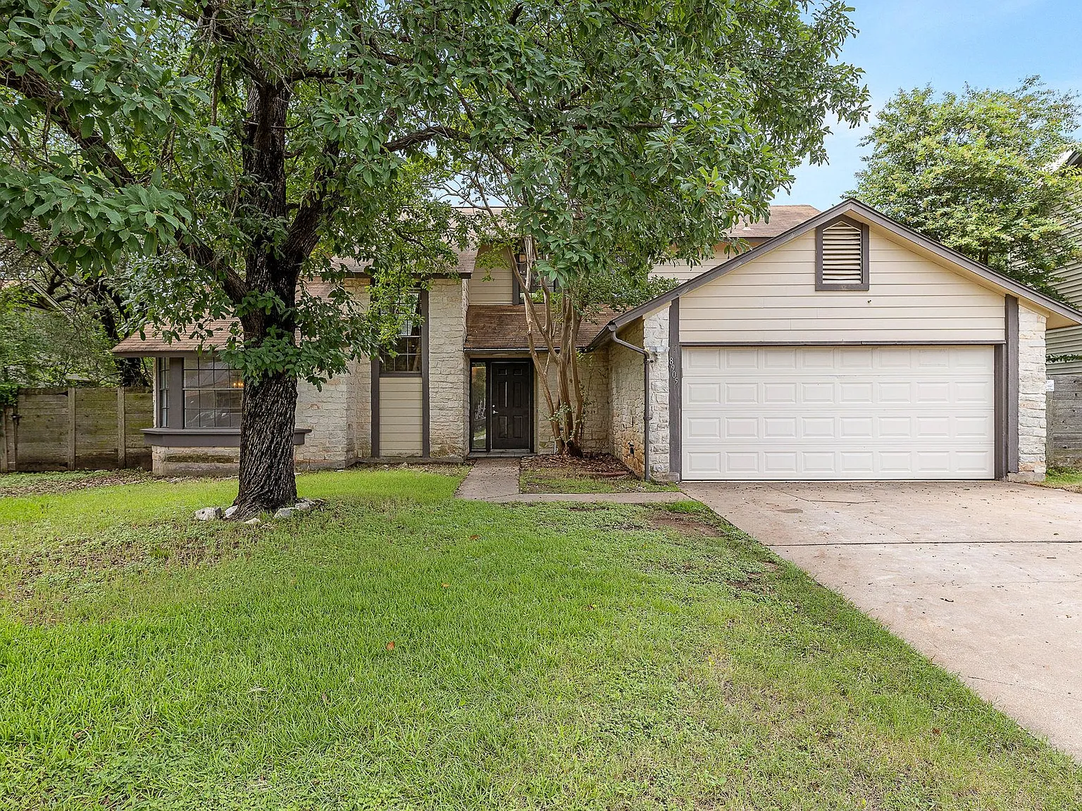 4 bed, 2.5 bath, 2139 sqft, $2,550 — Photo 1