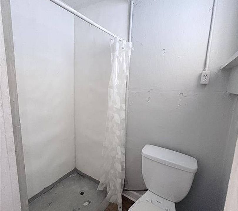 1st image of 2921 S Port Ave Space 9