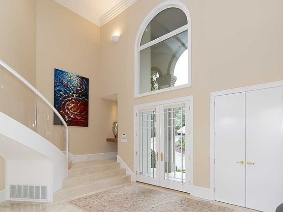 4th image of 525 Oak Brook Dr