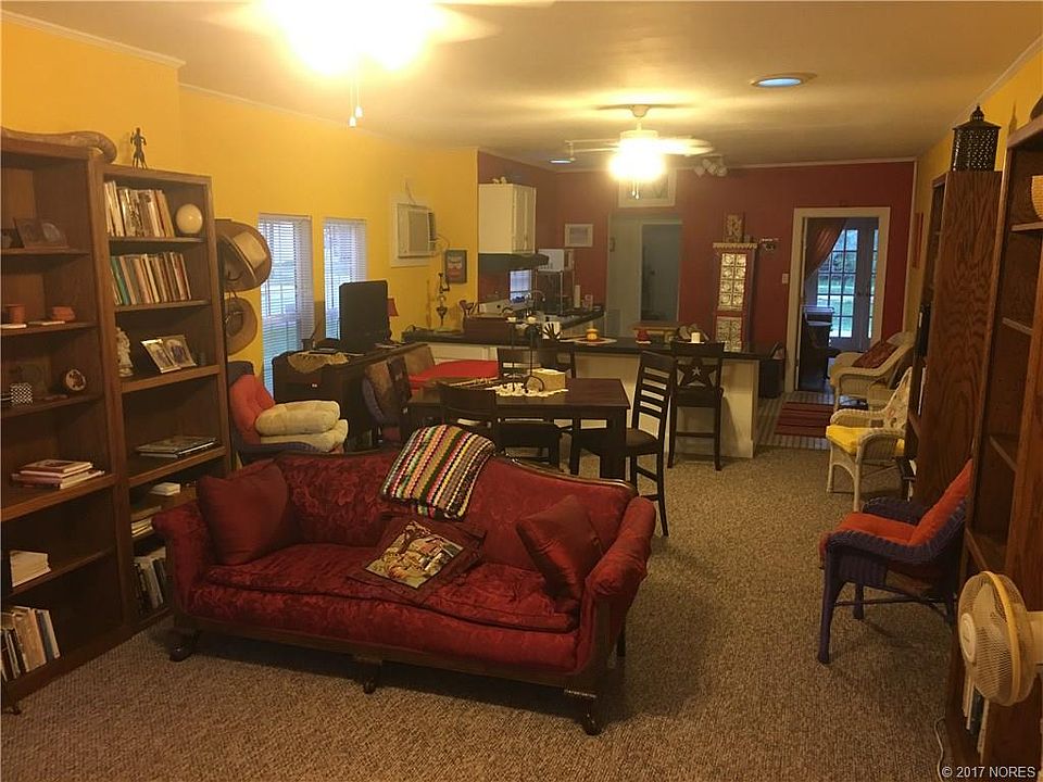 2nd image of 630 W 9th St