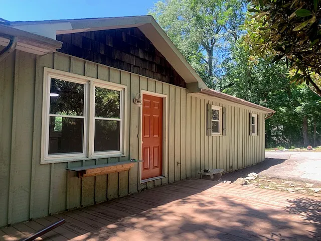 156 Pinnacle Ln — Photo 1