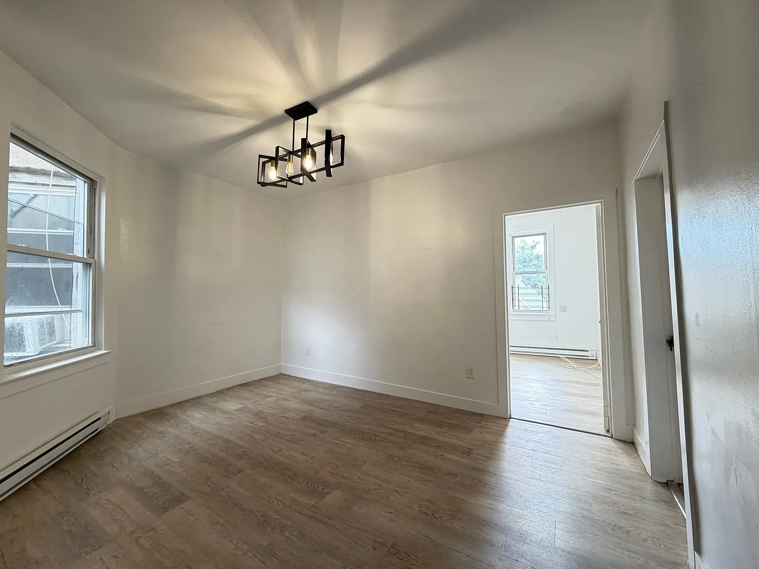 3 bed, 1000 sqft, $2,550 — Photo 2