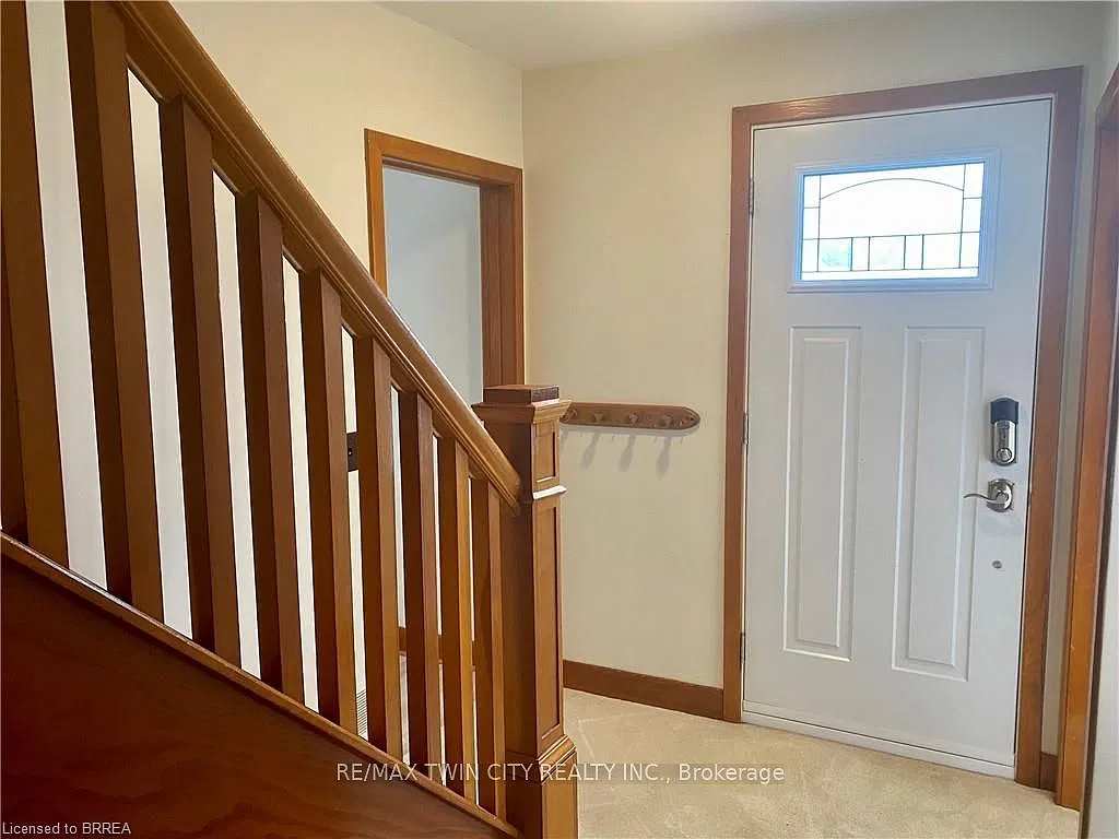 4 bed, $2,400 — Photo 2