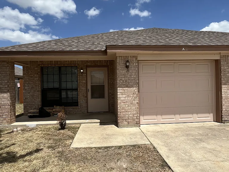1301 Nicholas Cir #A — Photo 2
