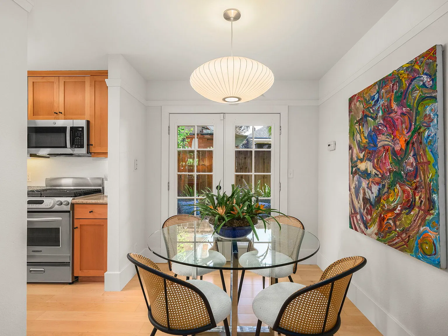 3 bed, 874 sqft, $3,900 — Photo 4