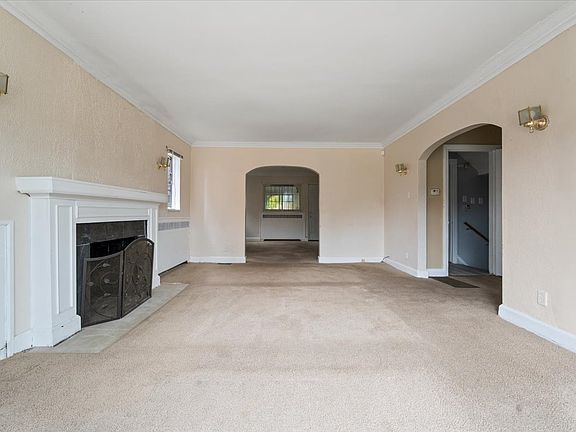 3rd image of 18290 Prairie St