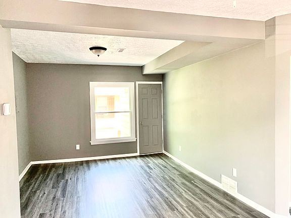 5th image of 446 Washington Ave #446