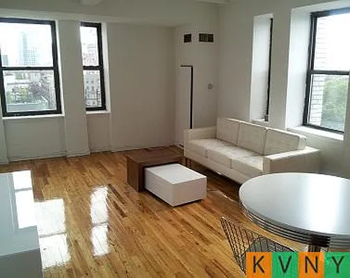 Rented by KVNY Soho | media 12
