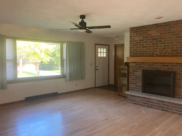 424 S Elizabeth St, Whitewater, WI 53190