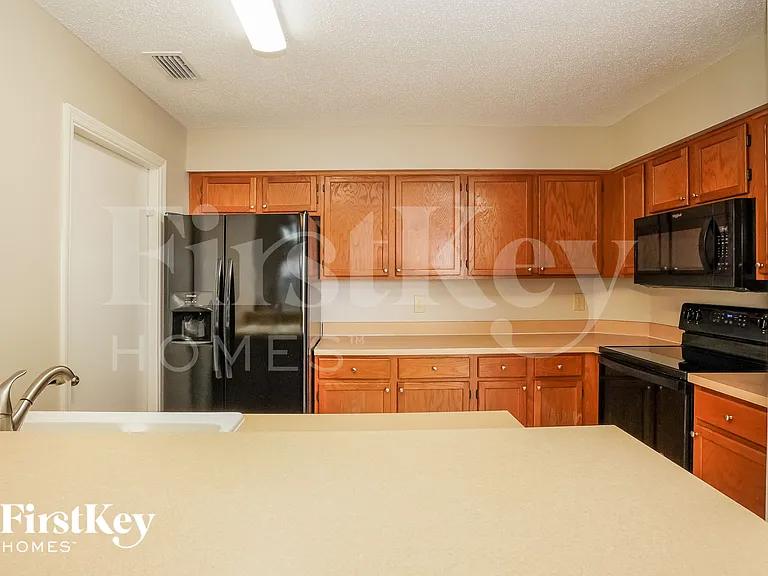1008 Vannessa Dr — Photo 5