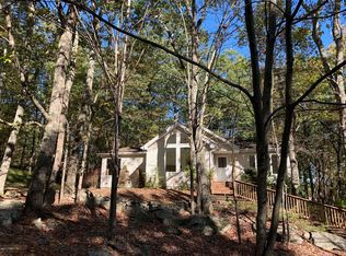 130 Corral Ln, Lords Valley, PA 18428