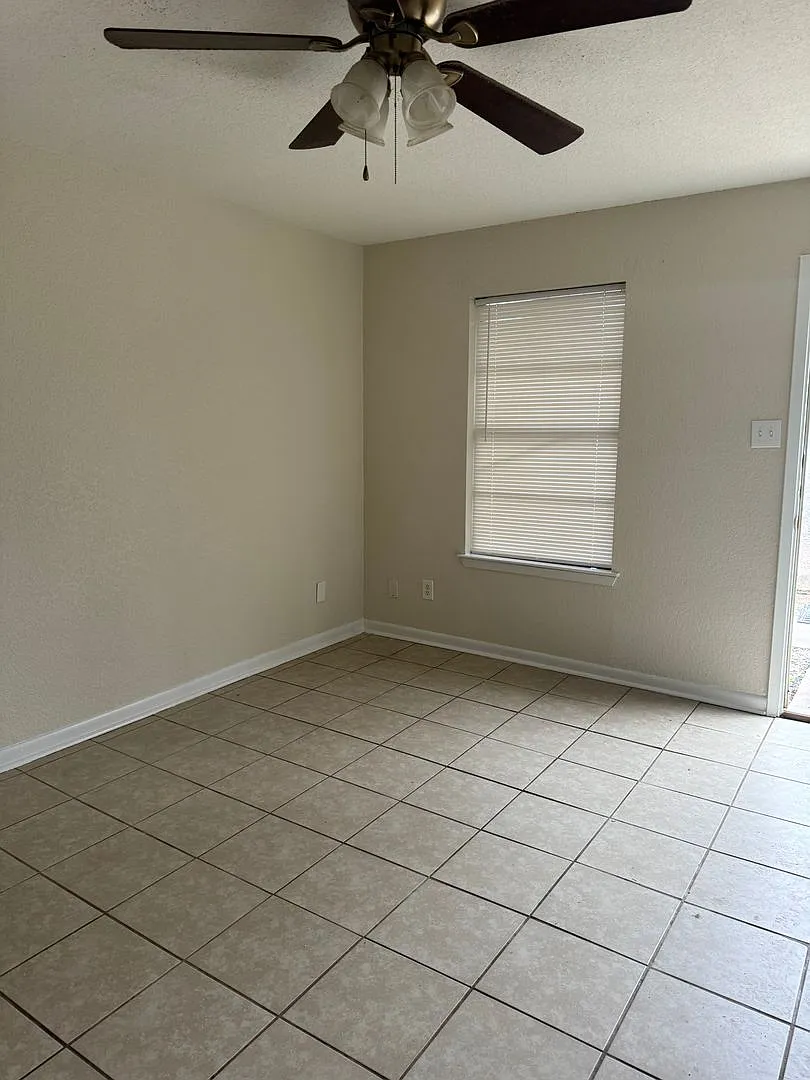 4505 Cannon St — Photo 4
