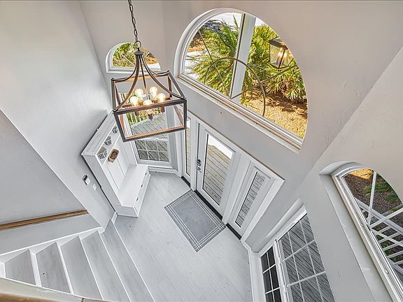 4th image of 604 Sea Oats Dr