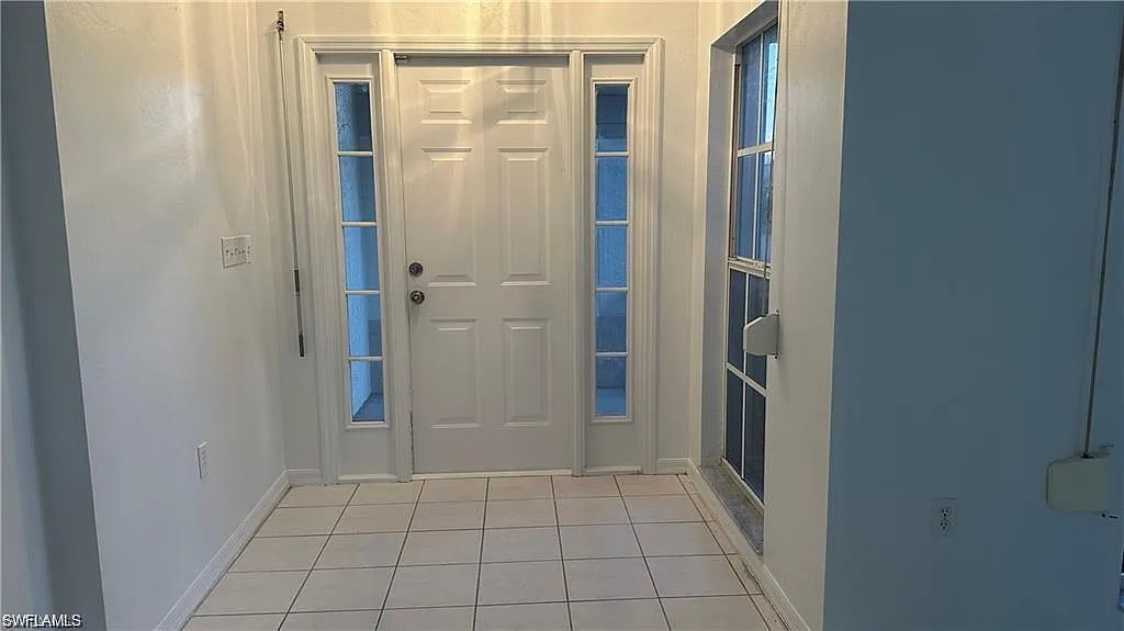 3 bed, 2.0 bath, 1392 sqft, $2,600 — Photo 2