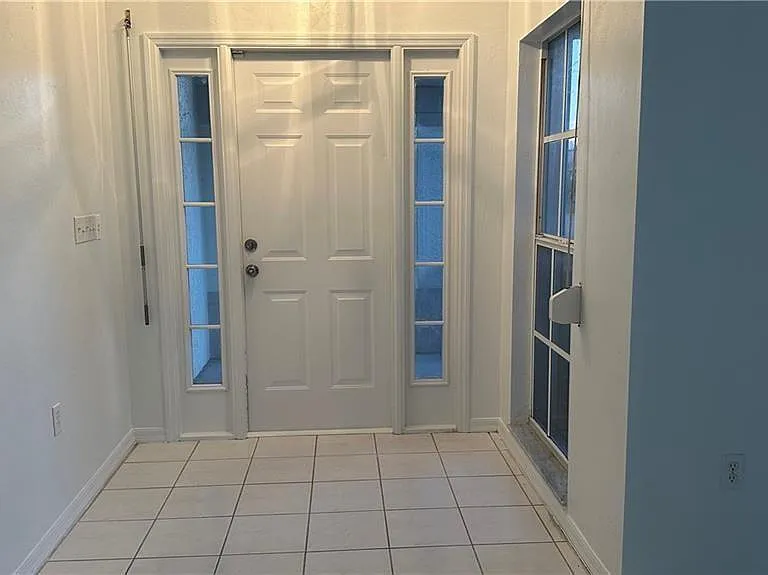 701 Arianne Ct — Photo 2