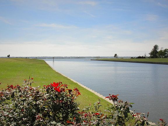 4th image of Boat Dock A Slip 10