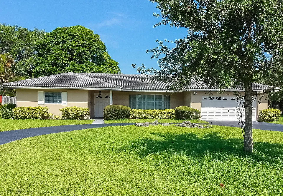 3870 NW 103rd Ave