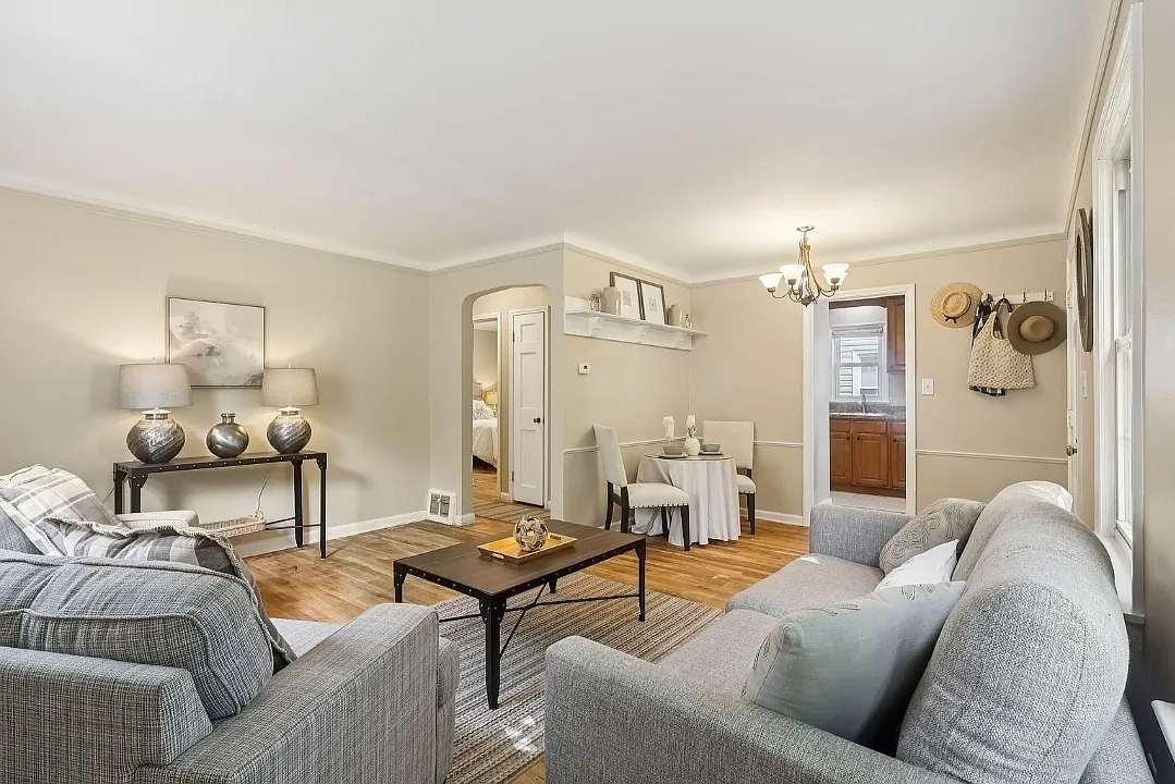 3 bed, 1957 sqft, $2,600 — Photo 3
