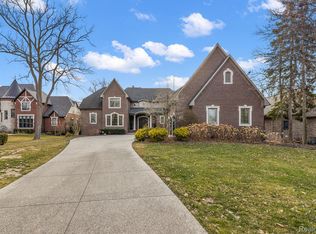27857 Elba Dr, Grosse Ile, MI