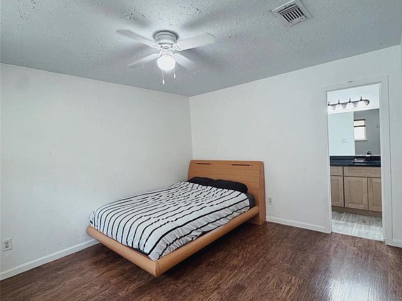 5th image of 12931 Becklin Ln