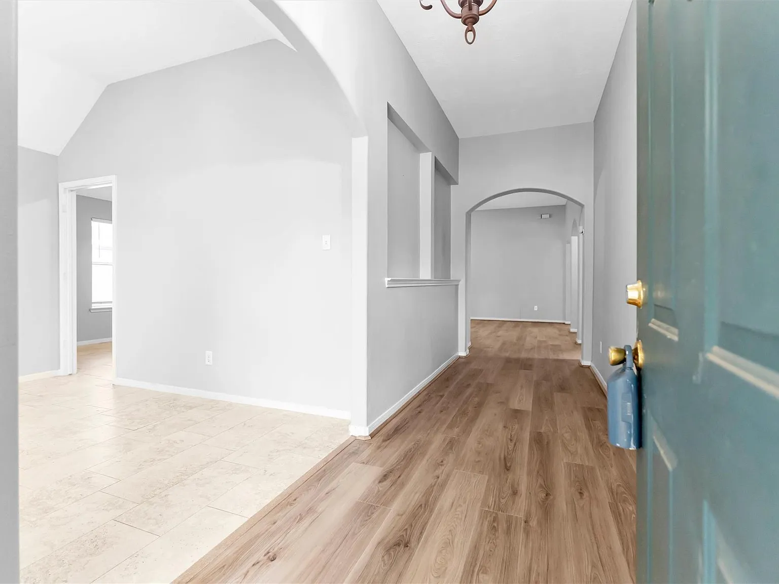 4 bed, 2.0 bath, 2194 sqft, $2,200 — Photo 4