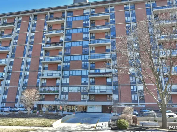 4 Horizon Rd APT 604, Fort Lee, NJ 07024