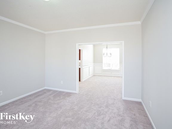 3rd image of 726 Darlington Dr