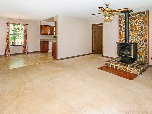 4th image of 1119 Bradshaw Garden Rd