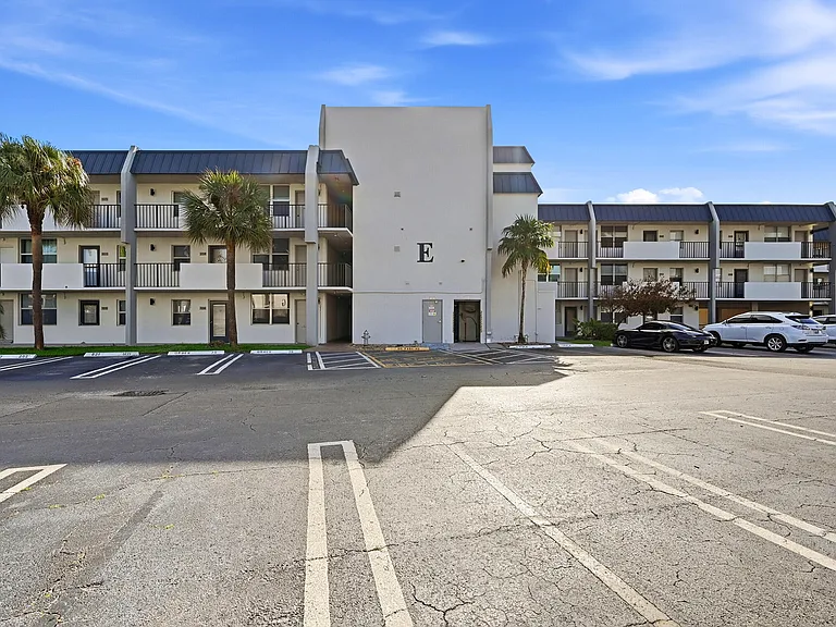777 E Federal Hwy #101 — Photo 2