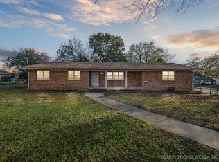 303 W Elm Ave, Checotah, OK 74426
