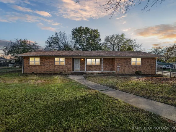 303 W Elm Ave, Checotah, OK 74426