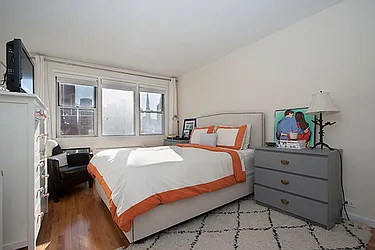 Rented by Barkoff Residential 