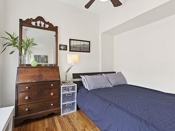 4th image of 310 W 18th St APT 4A