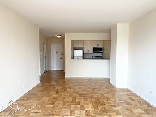 Rented by RELO REDAC INC. | media 2