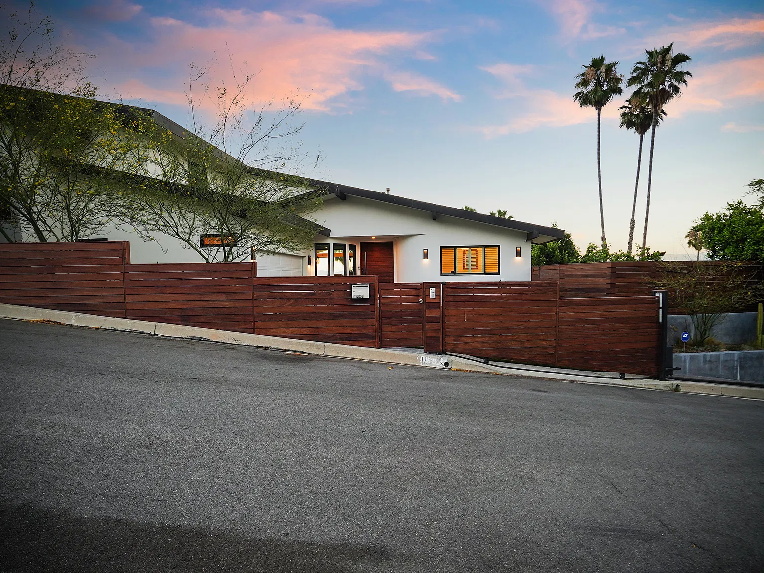 6 bed, 4255 sqft, $29,700 — Photo 1