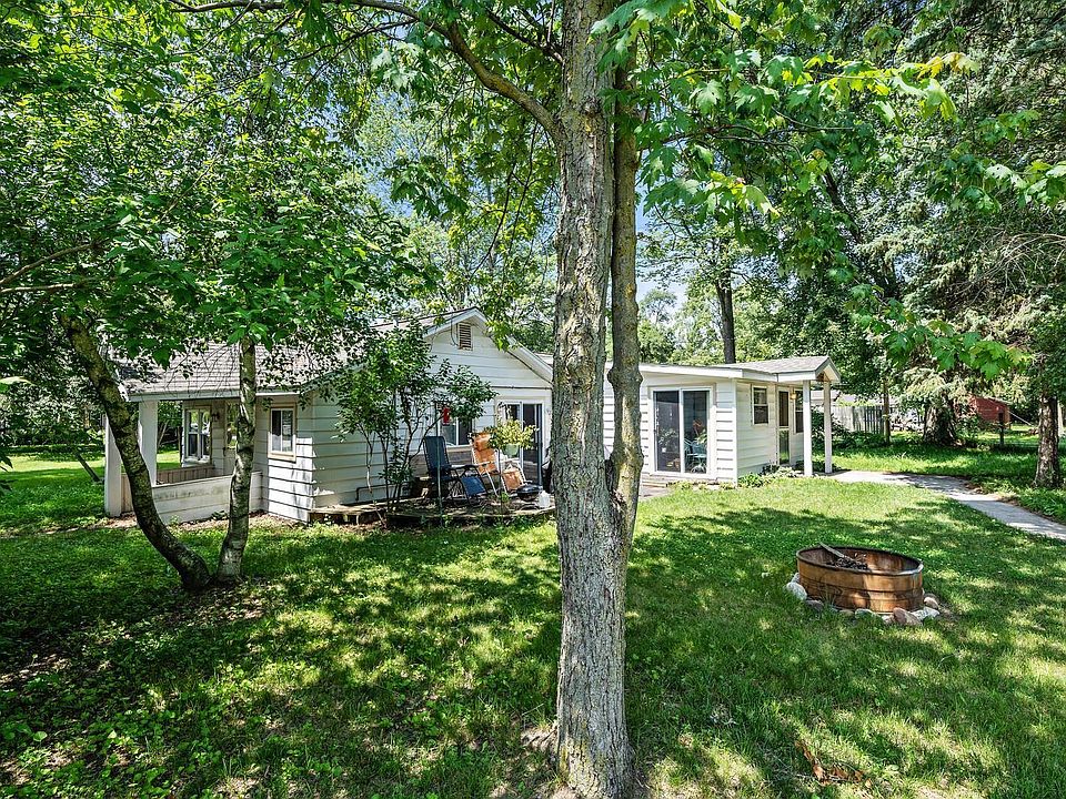 1st image of 3770 Lakeview Dr