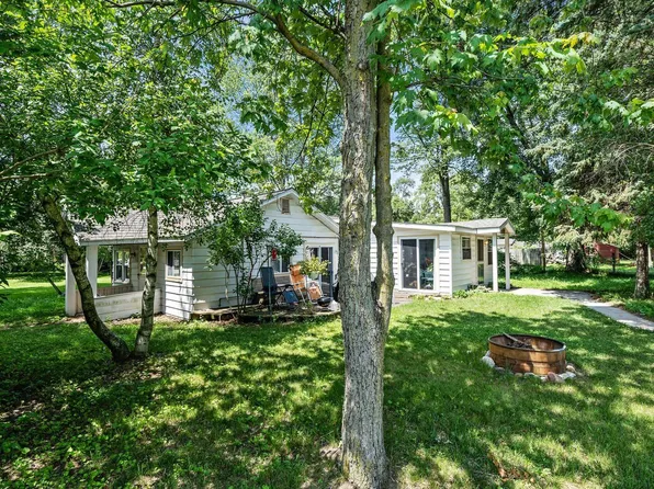 3770 Lakeview Dr, Fort Gratiot, MI 48059