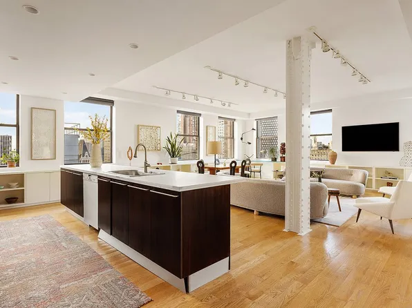 150 Nassau St APT 20B, New York, NY 10038